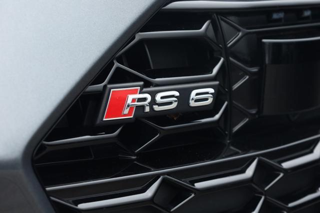 AUDI RS6 Avant 4.0 TFSI V8 quattro tiptronic