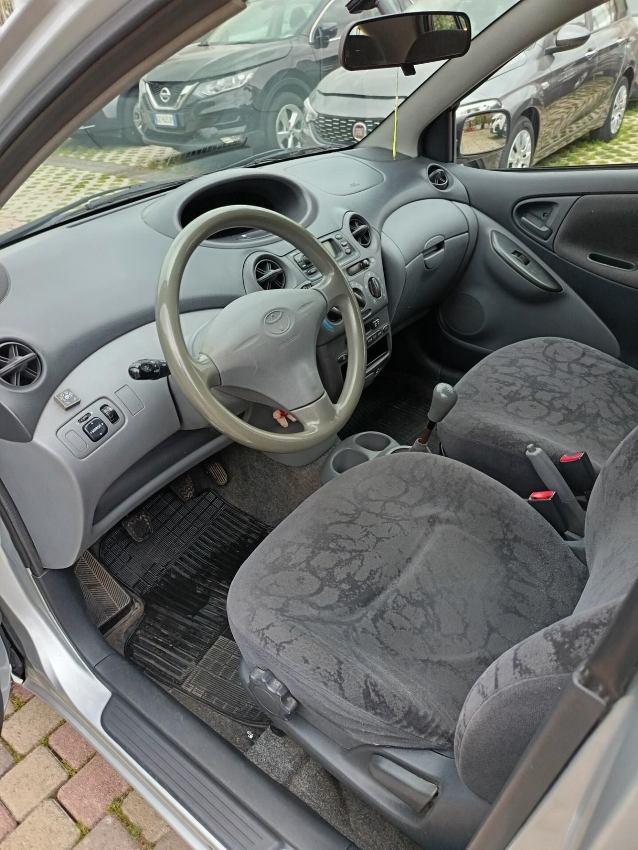 Toyota Yaris 1.0i 16V cat 5 porte IMPIANTO GPL. NUOVO.