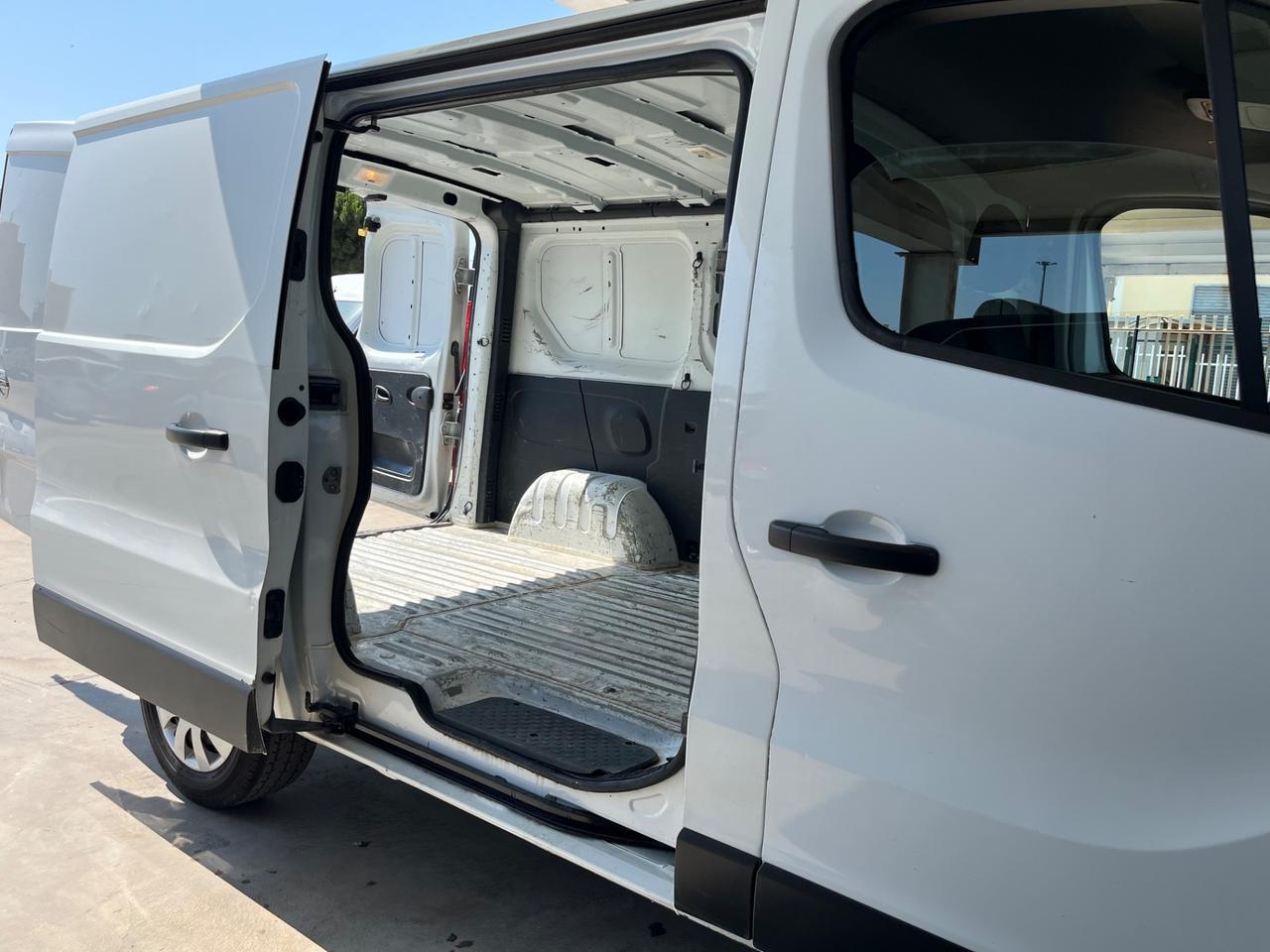 Nissan NV300 27 1.6 dCi 120CV PC-TN Van