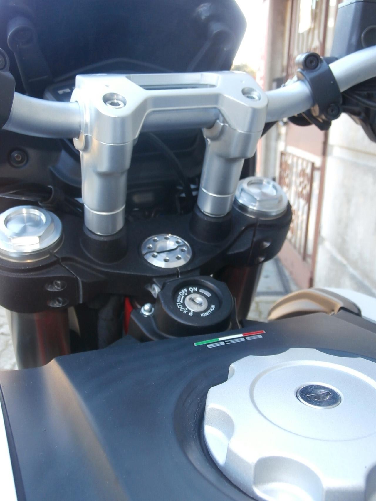 Ducati Hypermotard 939 del 2019 passaggio incluso, tagliando e garanzia