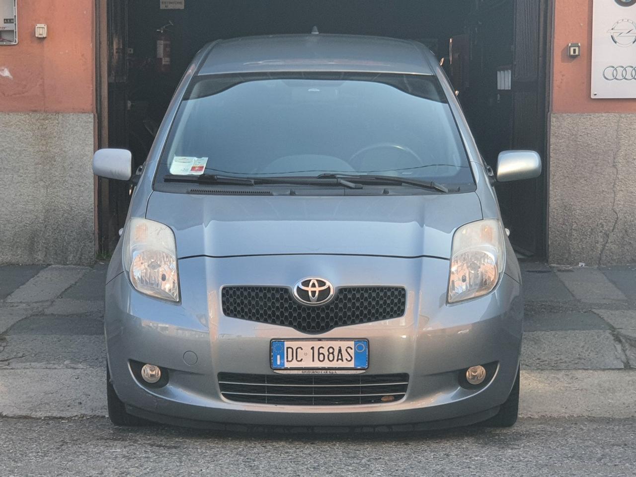 TOYOTA Yaris 1.3 5p. Sol