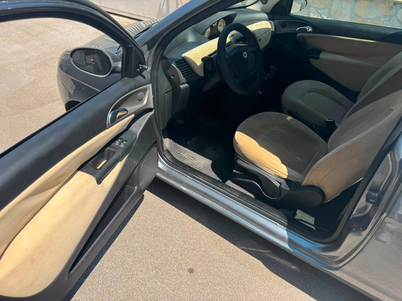 Lancia Ypsilon 1.2 16V