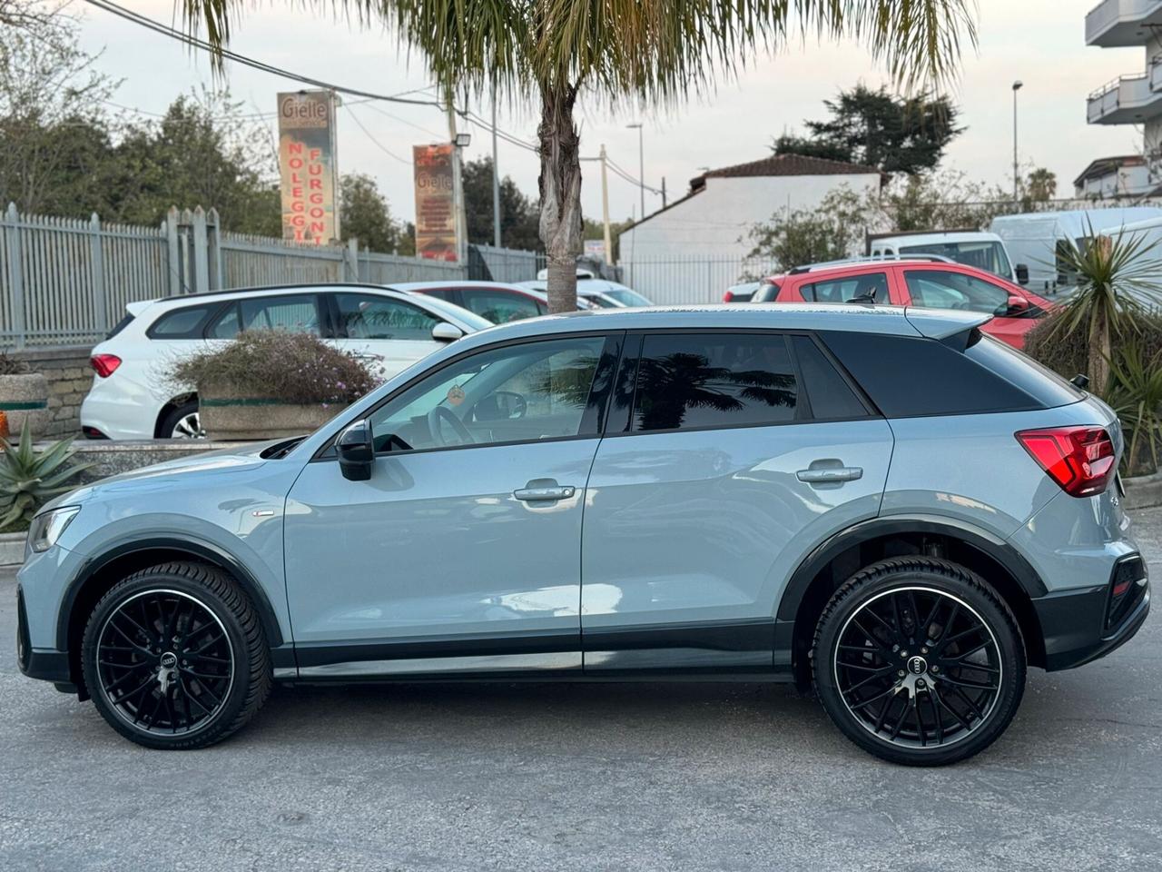 Audi Q2 30 TDI S tronic Identity Black