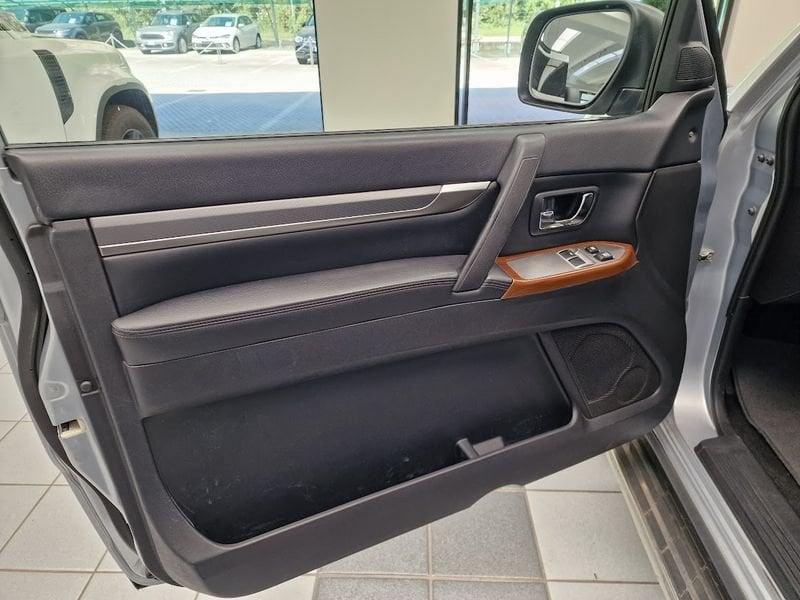 Mitsubishi Pajero Pajero 3.2 DI-D 16V 3p. Instyle AUTOCARRO N1 2 POSTI