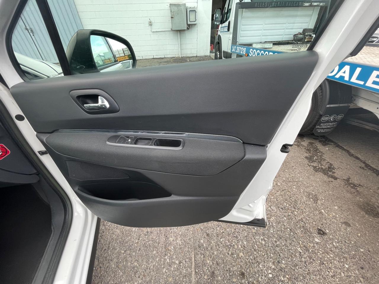Peugeot 3008 1.6 VTi 120CV Active