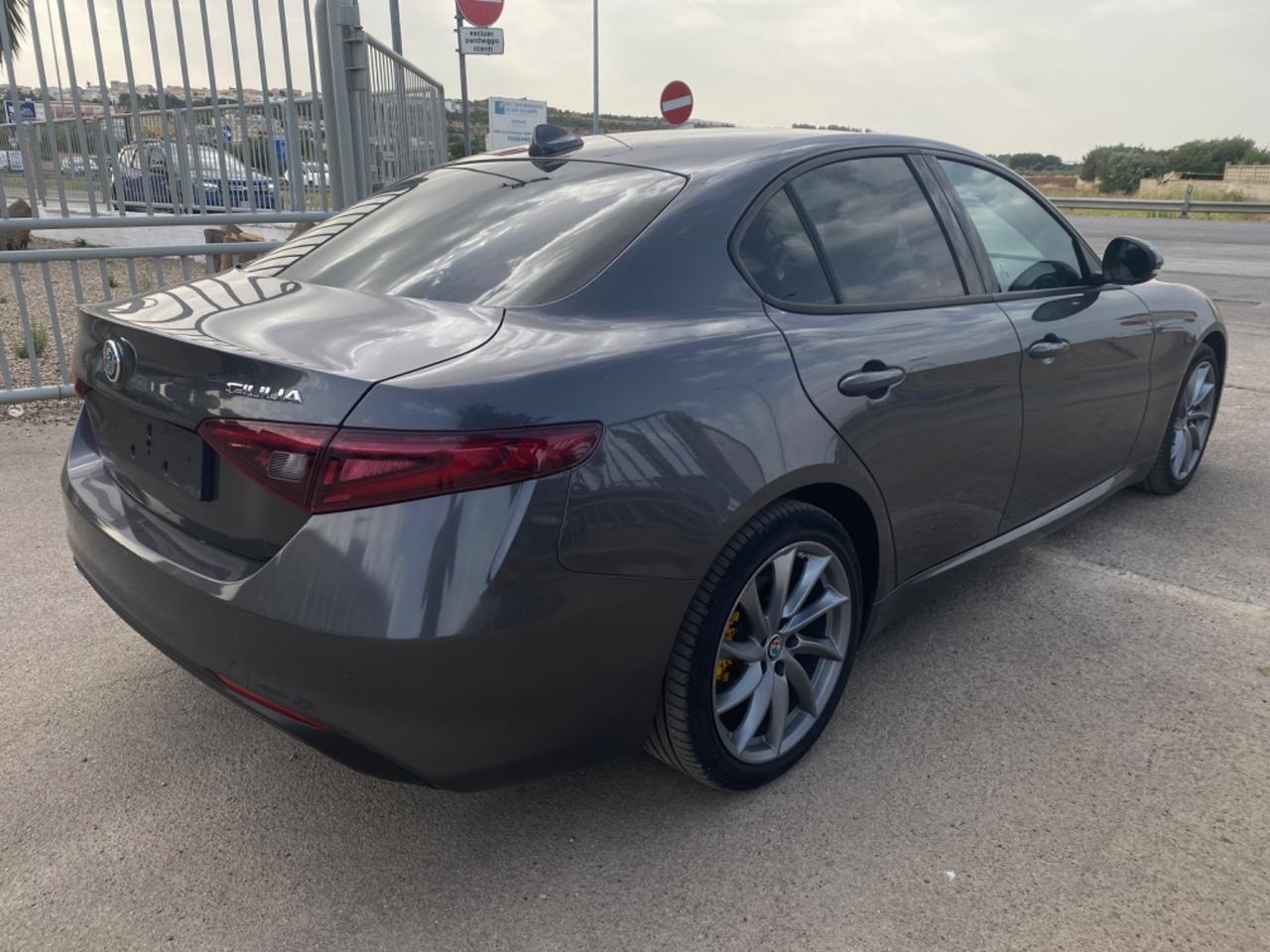 Alfa Romeo Giulia 2.2 Turbodiesel 136 CV AT8 Business