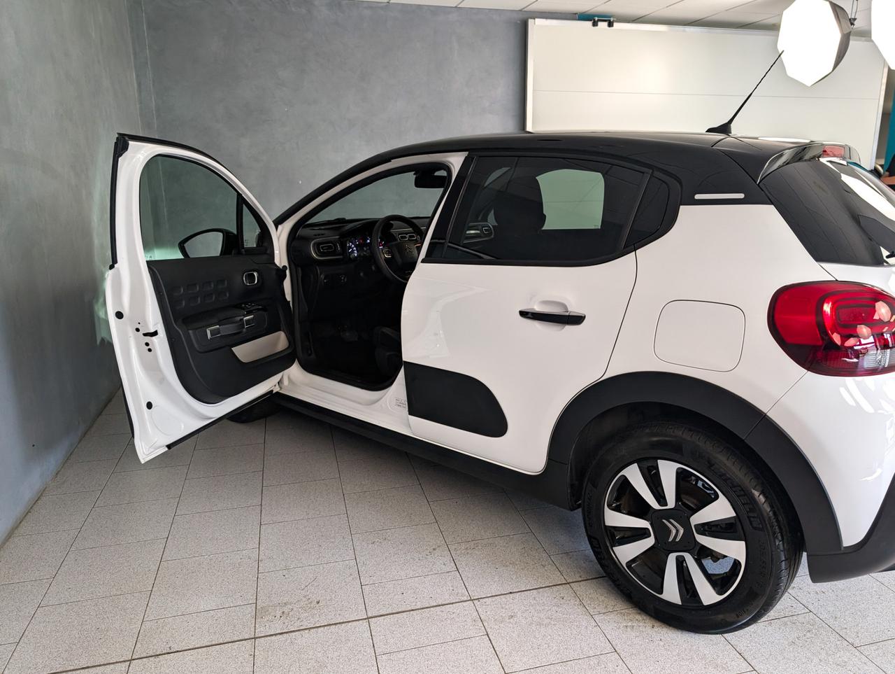 Citroen C3 1.2 puretech 110cv EAT6 Shine