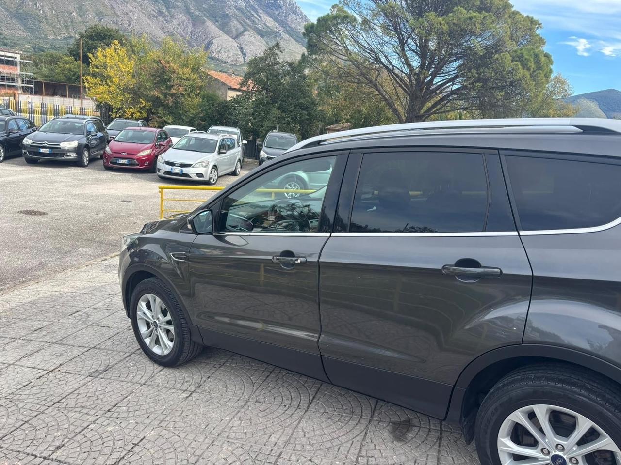 Ford Kuga Full 1.5 benzina 120 cv unico proprietario pari al nuovo