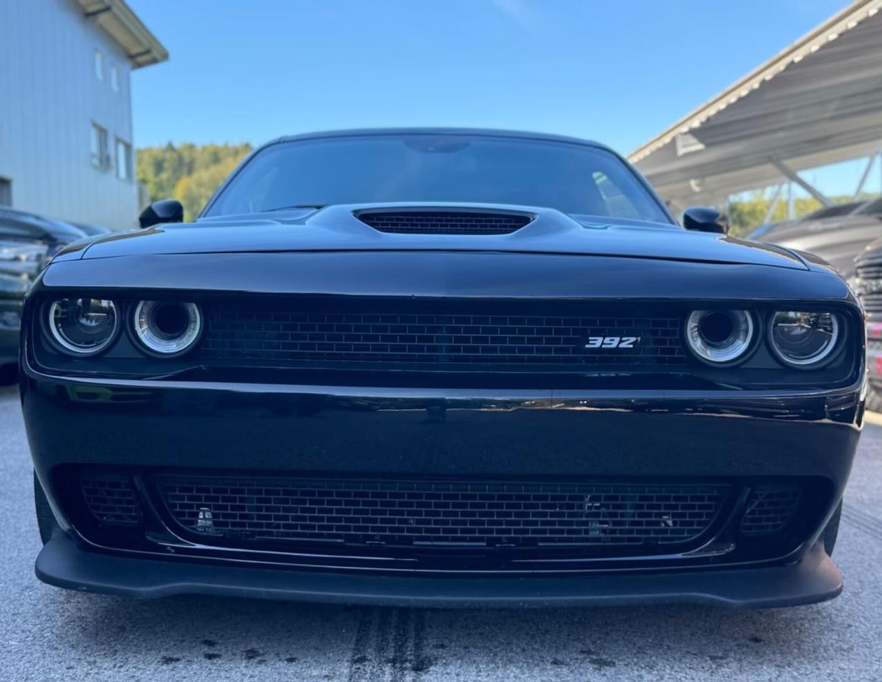 Dodge Challenger scatpack 392