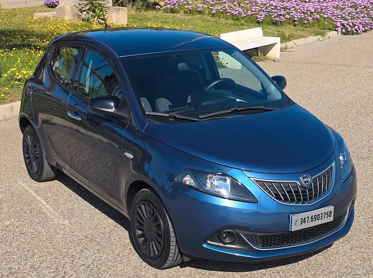 Lancia Ypsilon 1.0 FireFly 5 porte S&S Hybrid Ecochic Silver