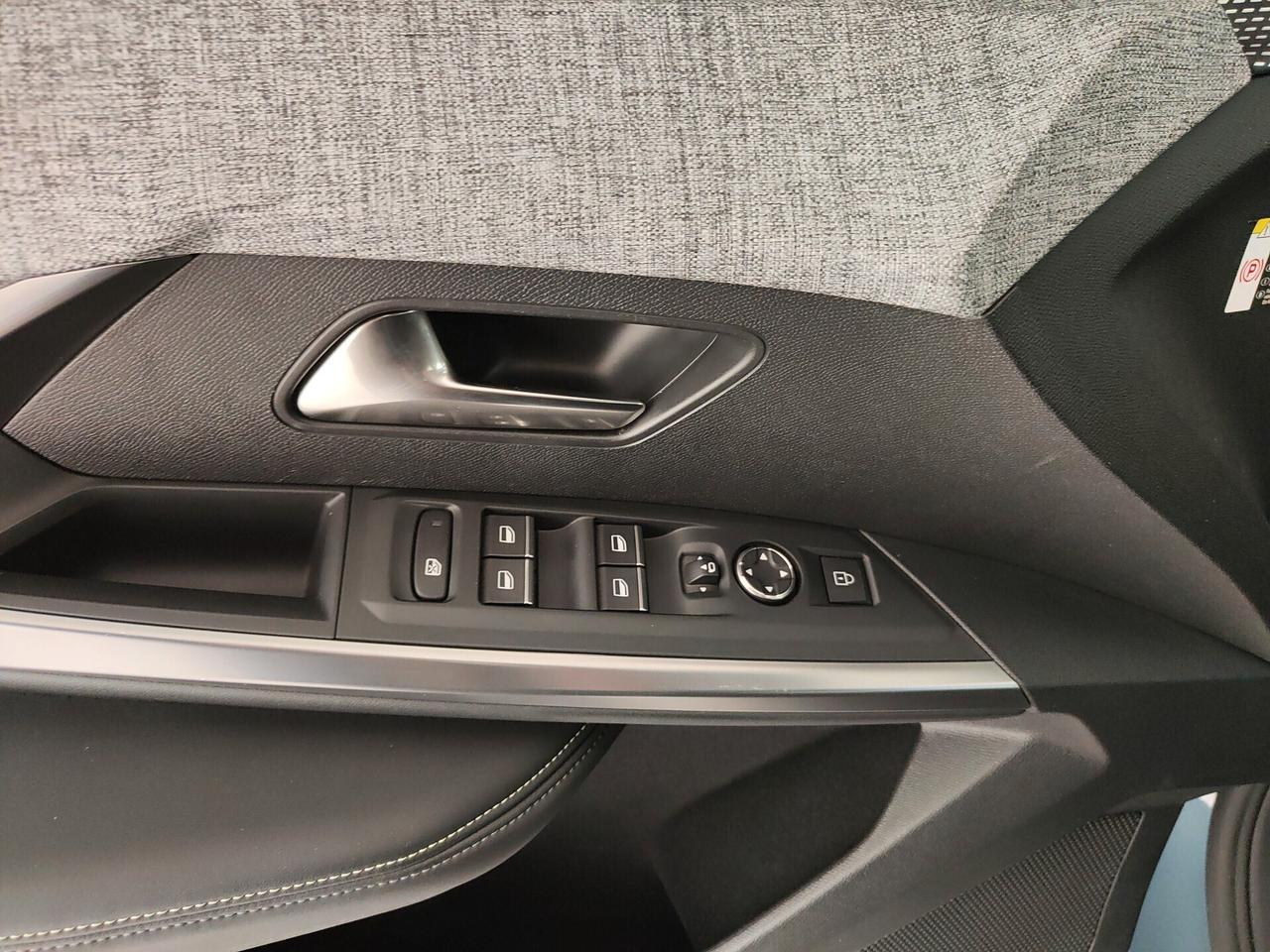 Peugeot 5008 motore elettrico (73kWh) 210 CV GT