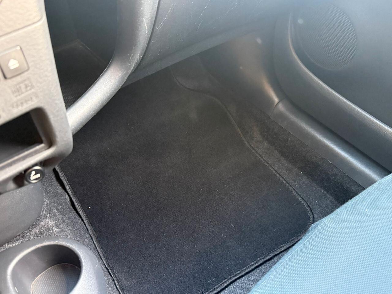 Toyota Yaris 1.0i 16V cat 5 porte Sol