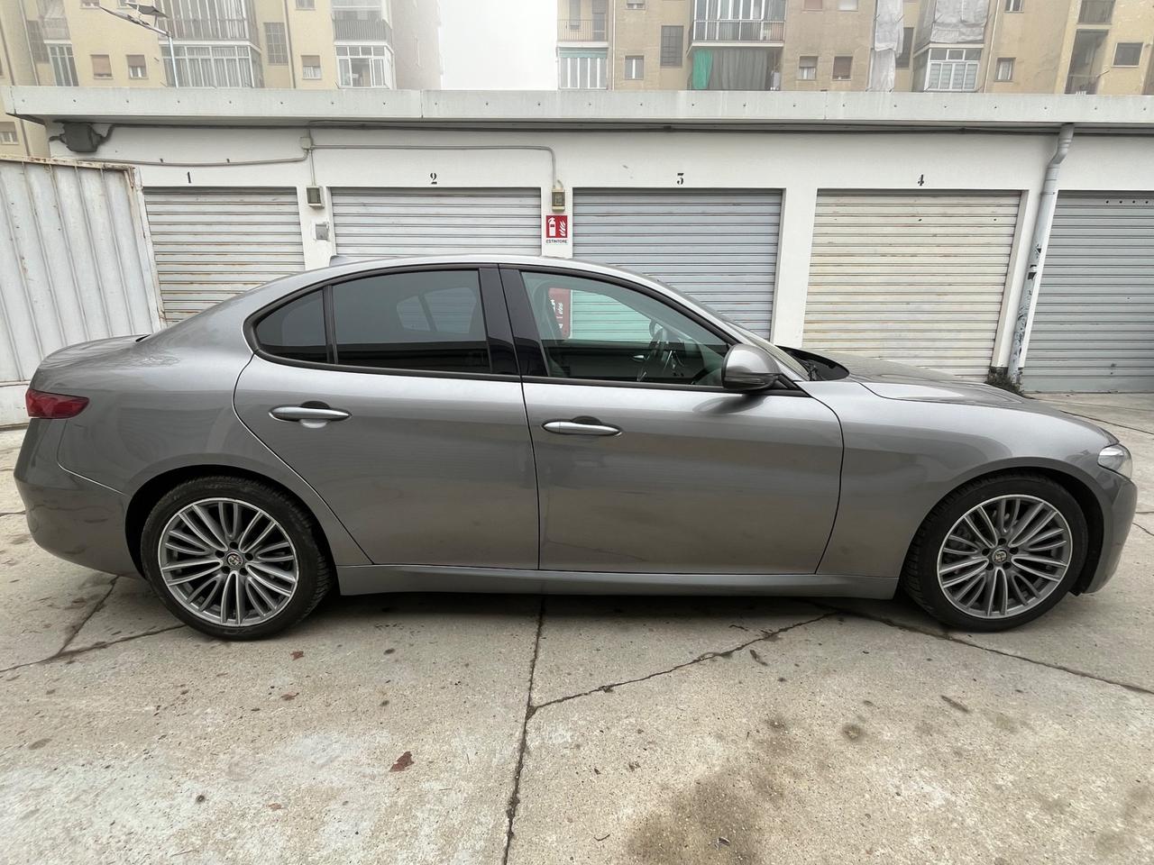 Alfa Romeo Giulia 2.2 Turbodiesel 180 CV AT8 Business Sport Launch Ed.