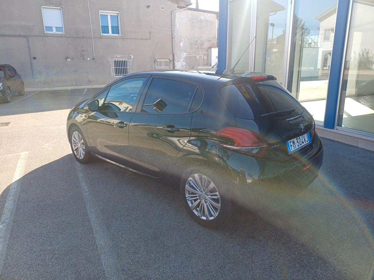Peugeot 208 PureTech 82 5 porte Allure