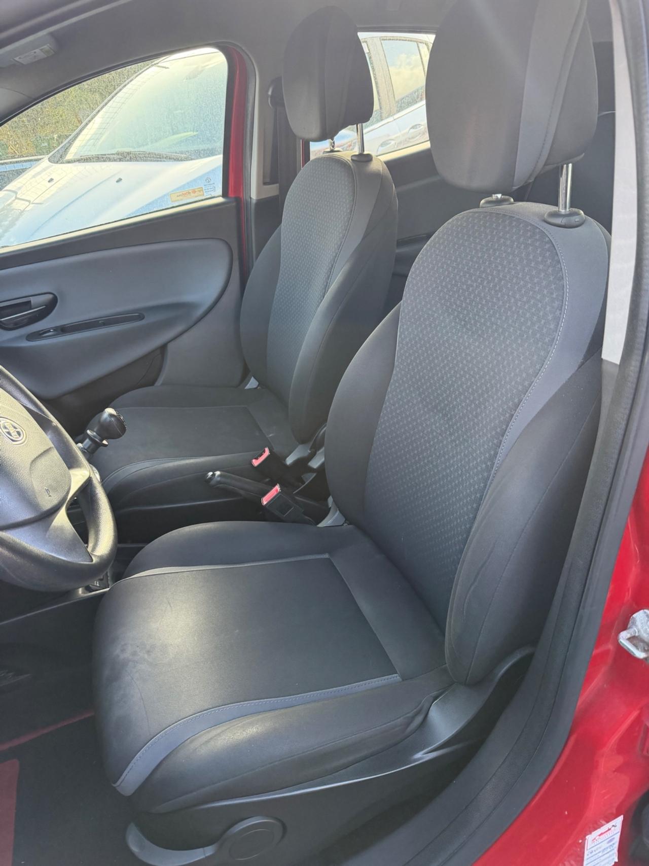 Lancia Ypsilon 1.2 69 CV 5 porte Platinum