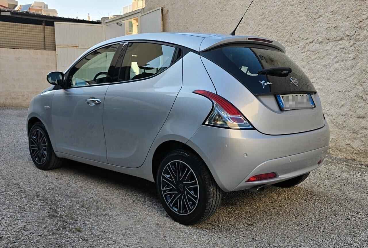 Lancia Ypsilon 1.3 MJT 95CV S&S GOLD