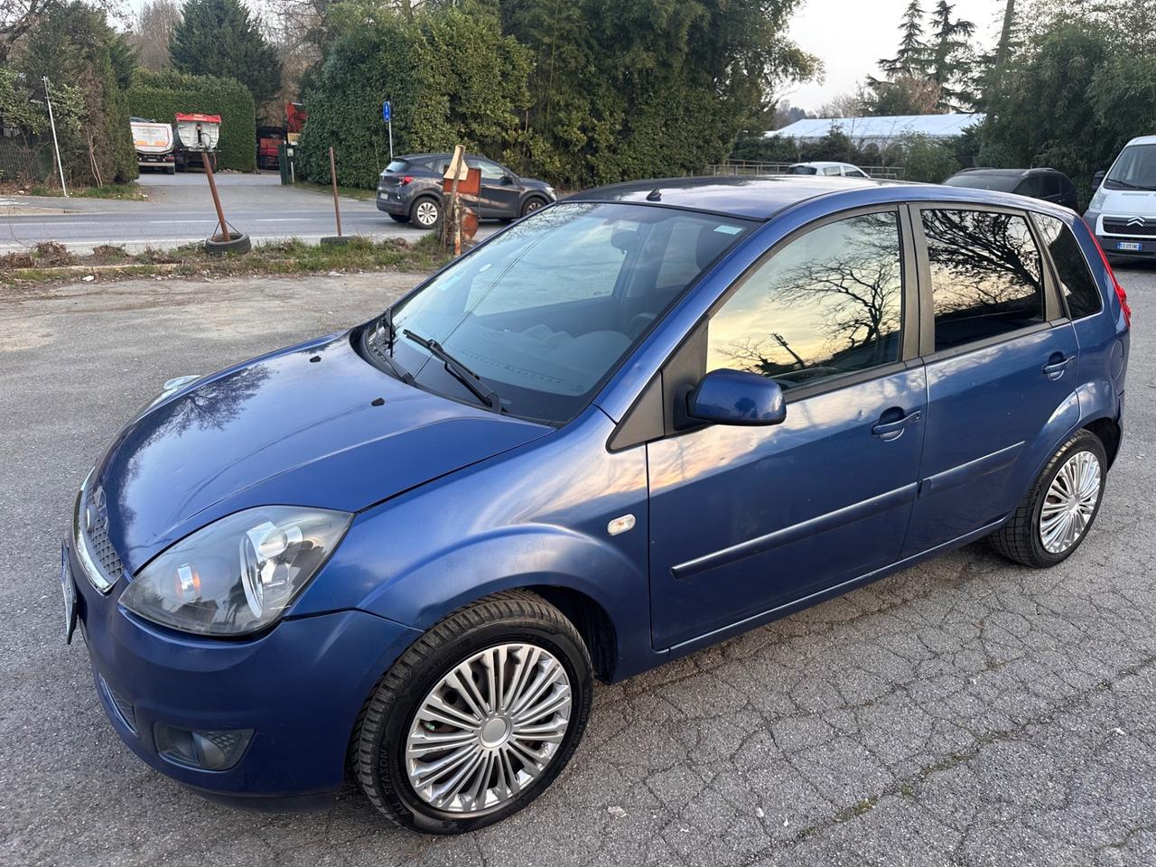 Ford Fiesta 1.2 16V 5p. Ghia