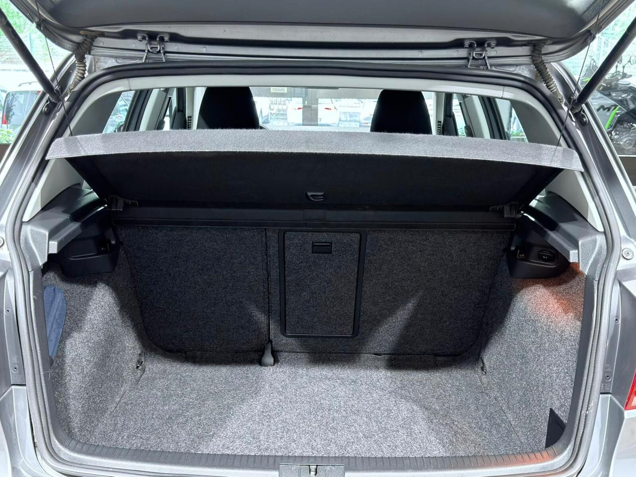 VOLKSWAGEN GOLF 1.6TDI 105CV HIGHLINE 1HANDE