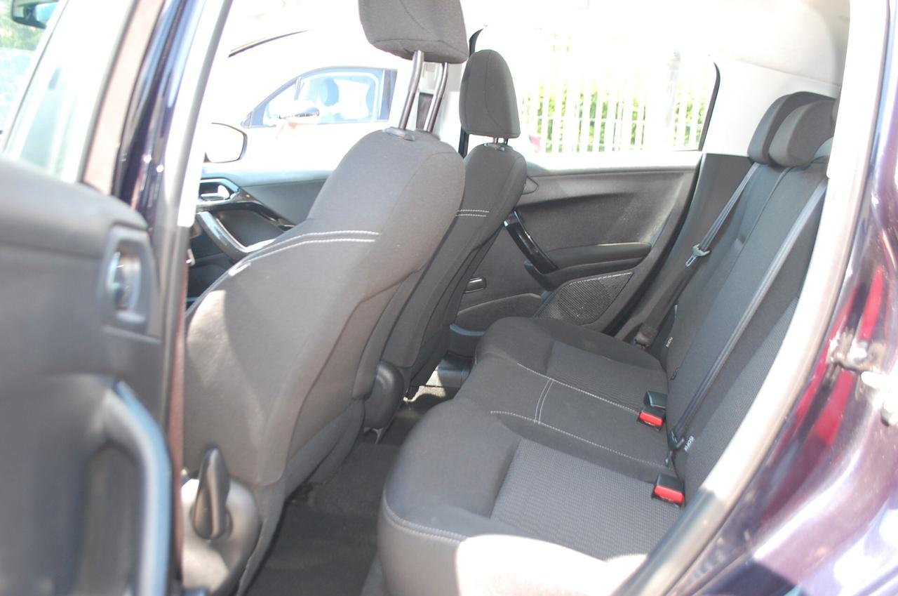 Peugeot 208 5p 1.2 puretech Active gpl 82CV Uff Italy Lega USB