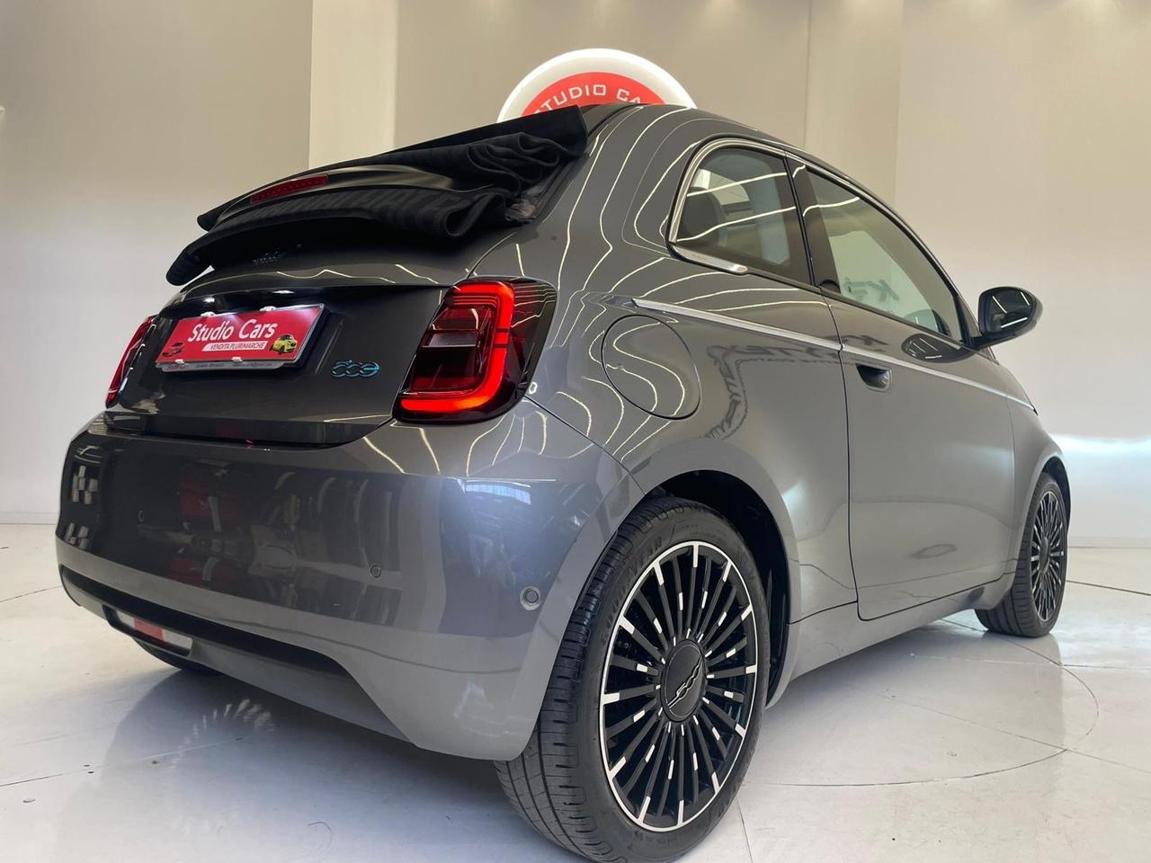 Fiat 500e Cabrio La Prima