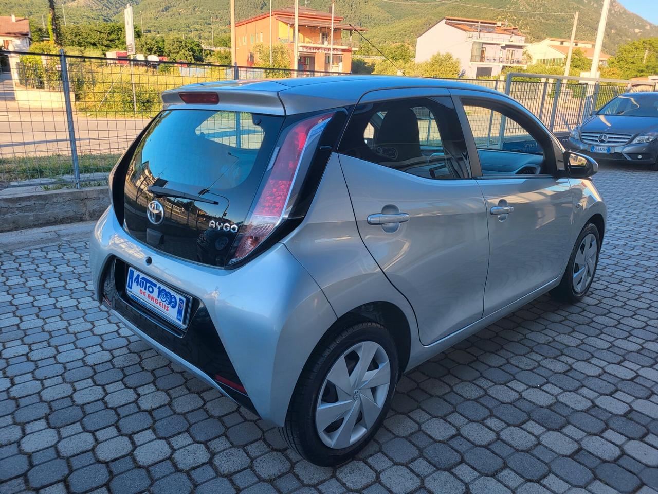 Toyota Aygo 1.0 VVT 5 PORTE X-PLAY *** RETROCAMERA -CRUISE CONTROL ***