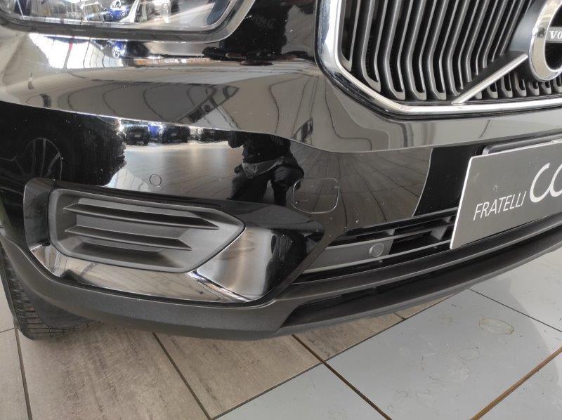 VOLVO XC40 (2017-->) - XC40 T2 Geartronic Momentum Core N1