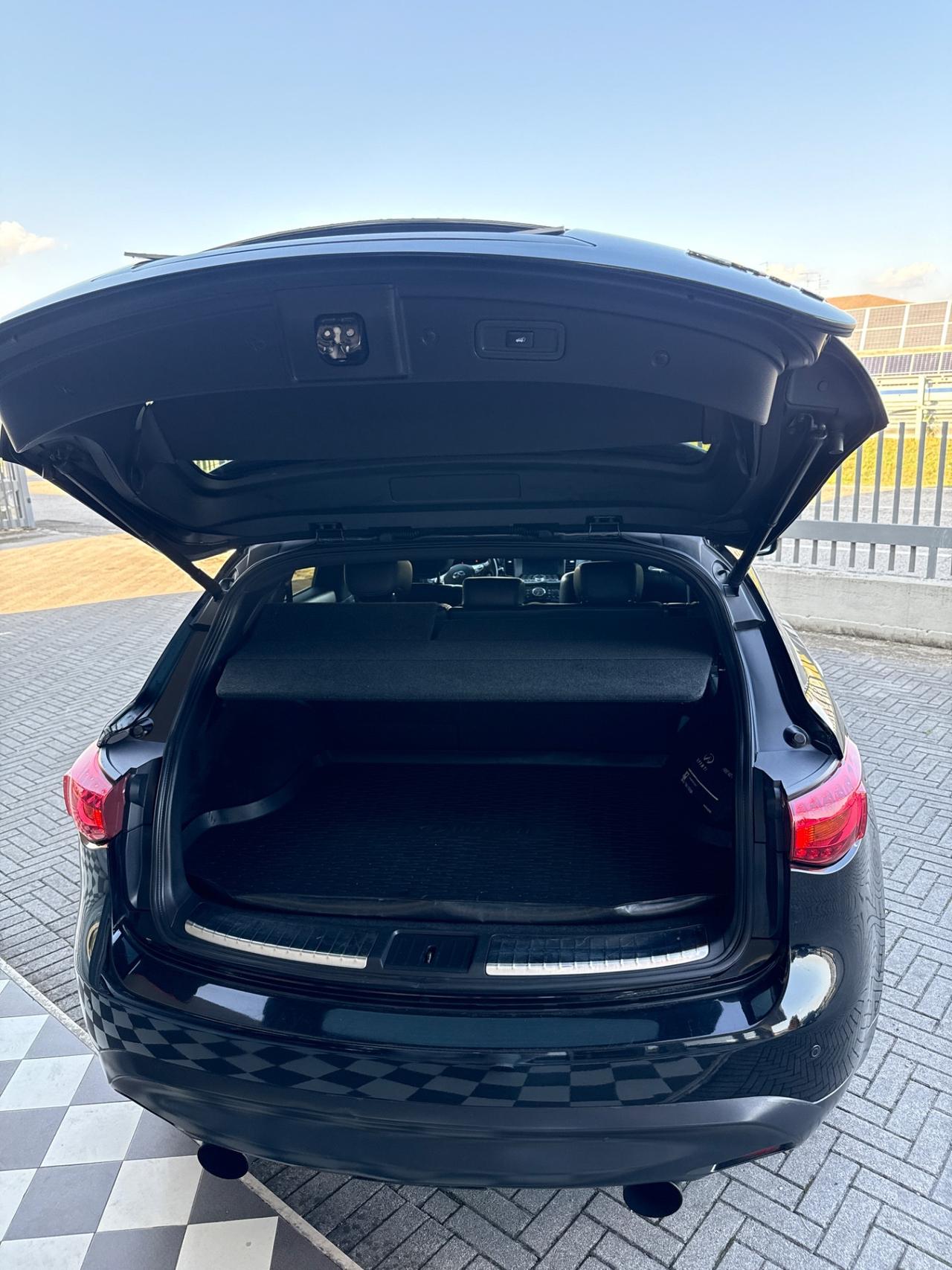 Infiniti QX70 3.0 diesel V6 AT S Design