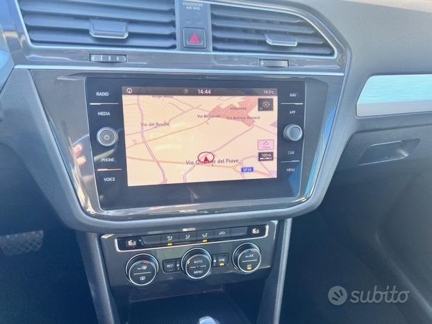 VOLKSWAGEN Tiguan 2.0 TDI SCR DSG Business BlueM