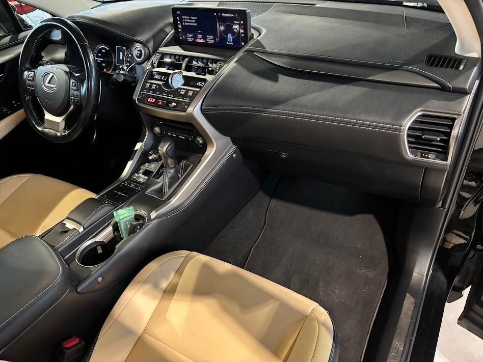 Lexus NX 300h Hybrid 4WD Executive 155cv