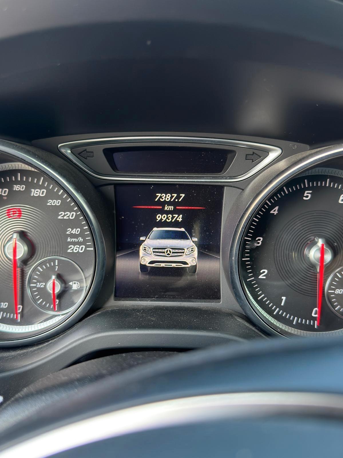 Mercedes-benz GLA 180 Premium