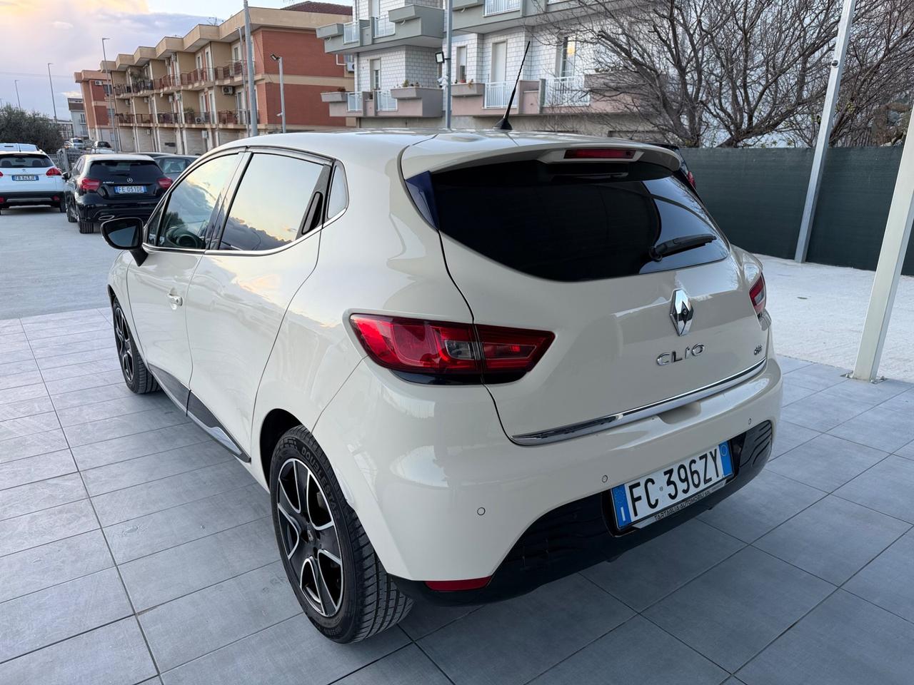 Renault Clio dCi 8V 75 CV Start&Stop 5 porte Energy Duel