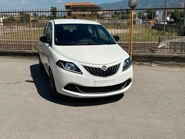 Lancia Ypsilon 1.0 FireFly 5 porte S&S Hybrid Ecochic Silver