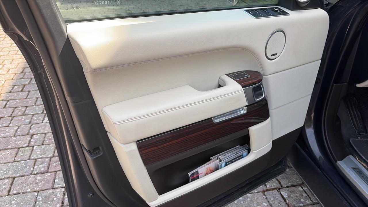 Land Rover Range 4.4 SDV8 Vogue LWB