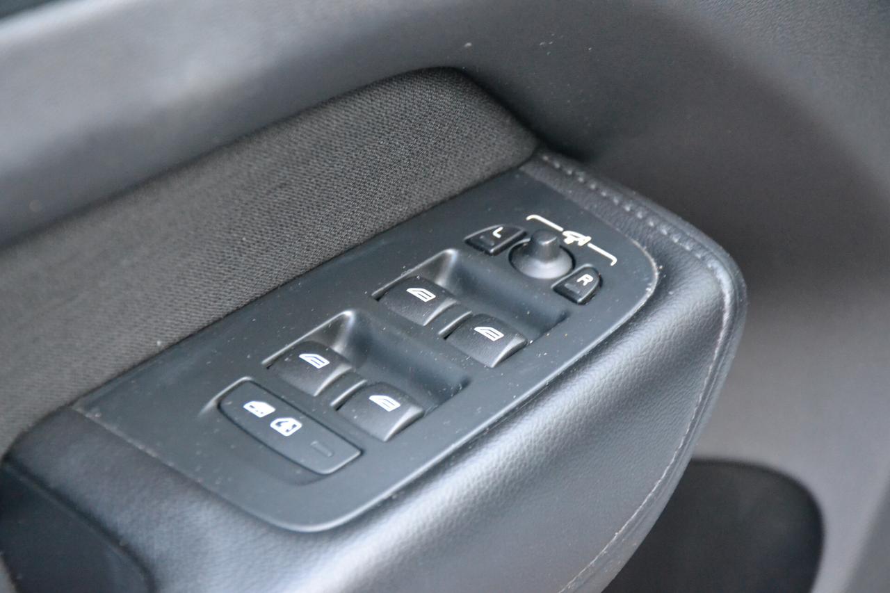 Volvo XC 60 2.0 197CV AWD HYBRID/DIESEL AUT.+FULL LED+RCAM+NAV