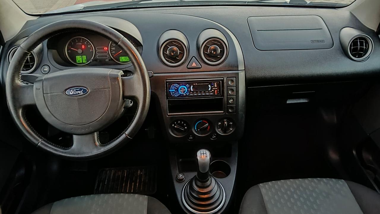 FORD FIESTA 1.2 BENZ -2005