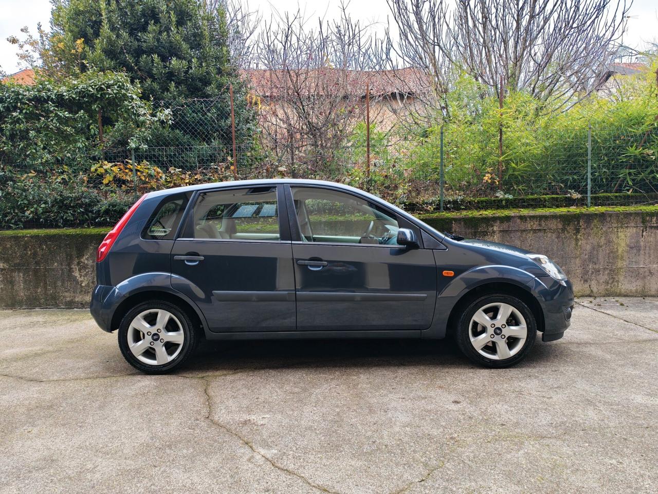 Ford Fiesta 1.2 BENZINA 75cv / 38.100km / Unipro