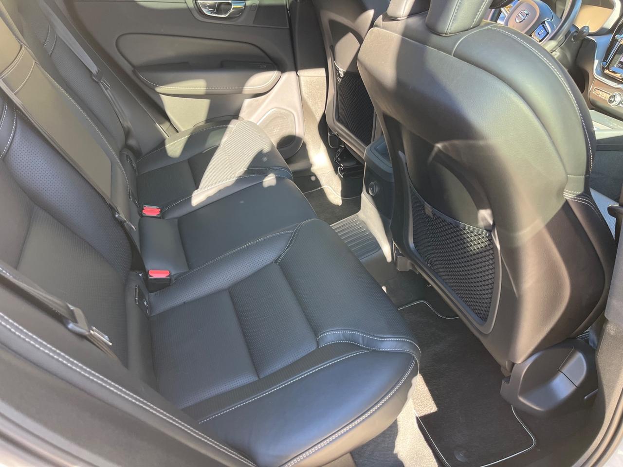 Volvo XC 60 XC60 T6 Recharge Plug-in Hybrid AWD R-design