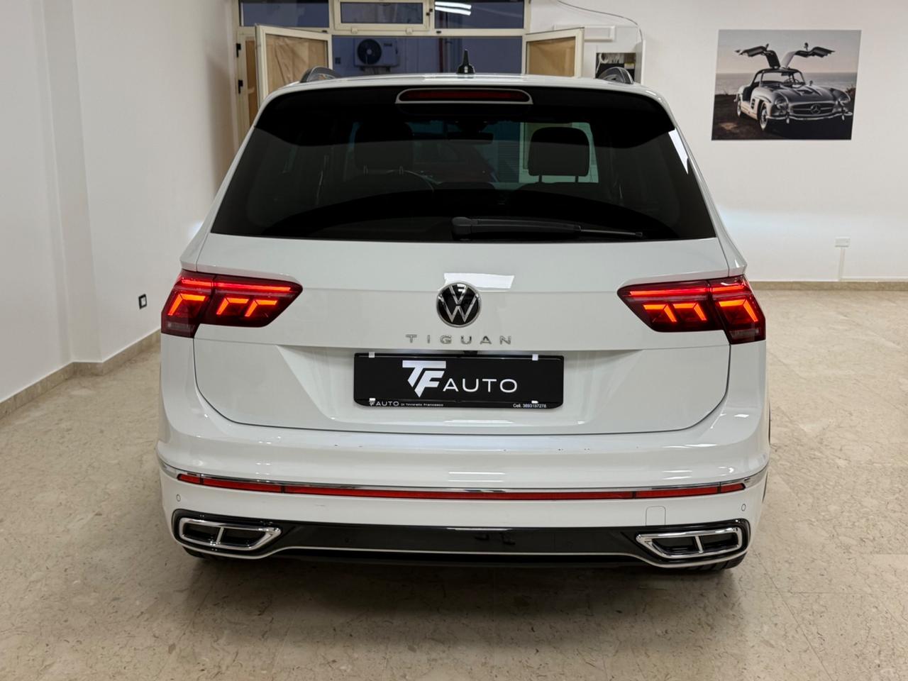Volkswagen Tiguan 2.0 TDI 150 CV DSG R-Line retro camera, luci ambiente