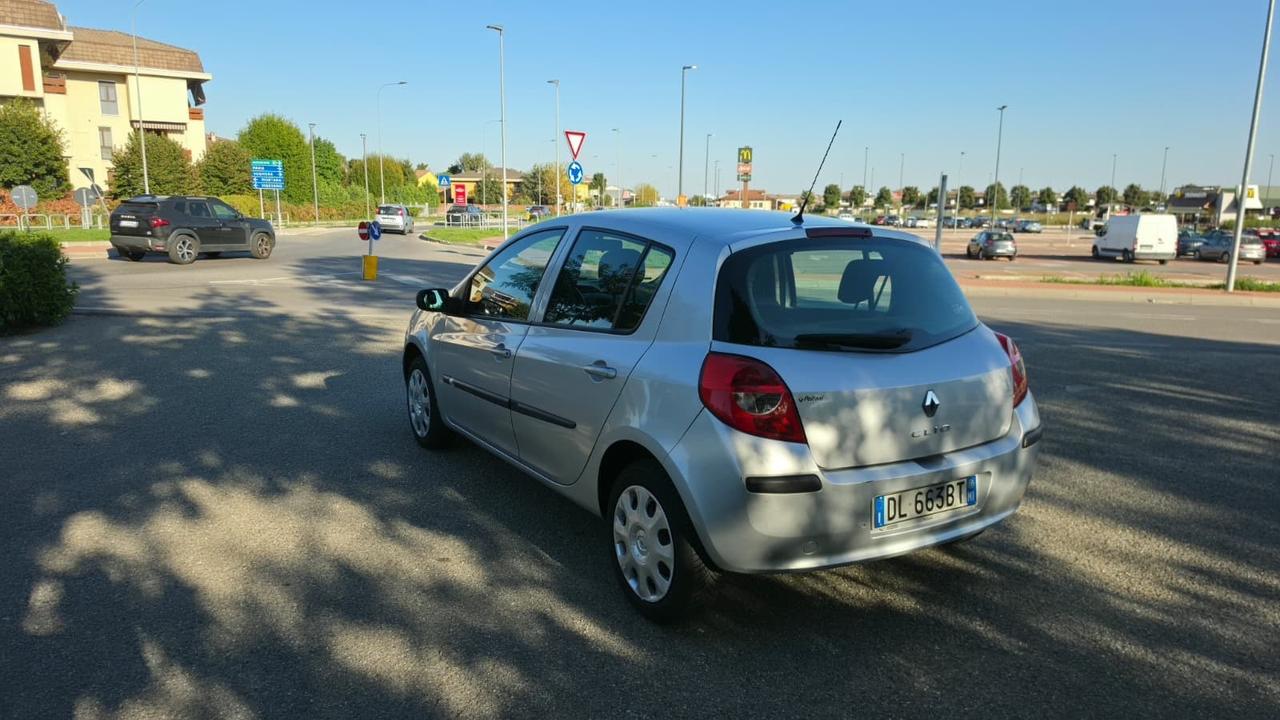 Renault Clio Storia 1.2 16V 5 porte Dynamique