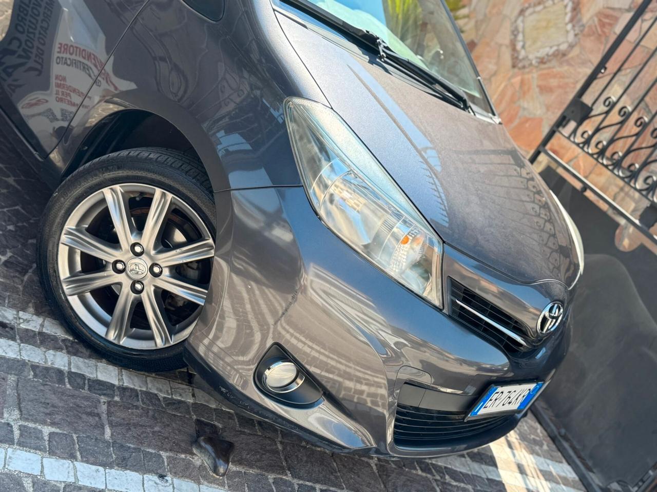 Toyota Yaris 1.3 5 porte Lounge