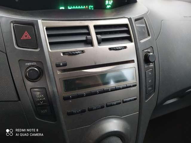 Toyota Yaris Yaris II 5p 1.0