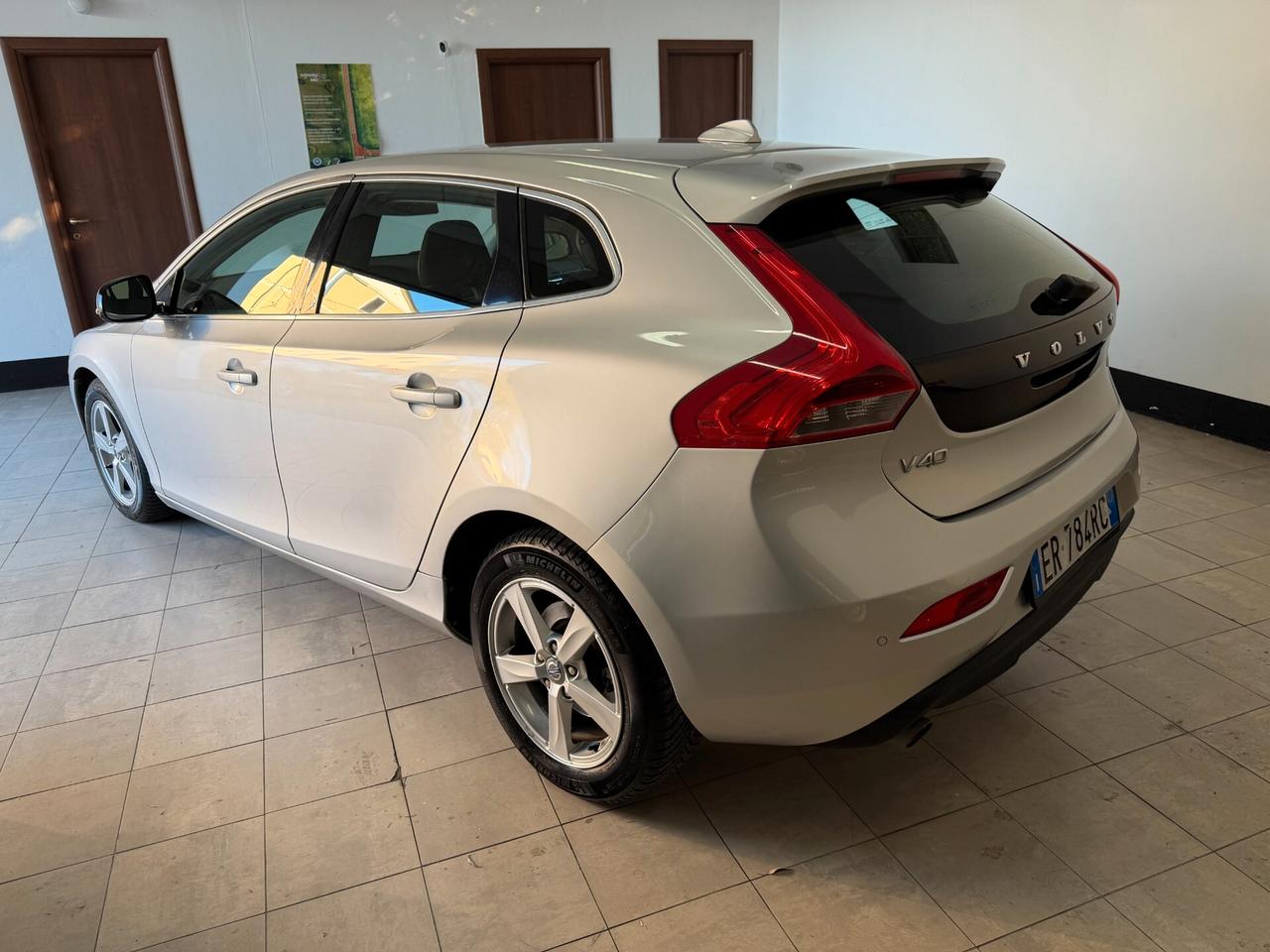 Volvo V40 D2 1.6 Momentum CAMBIO AUTOMATICO