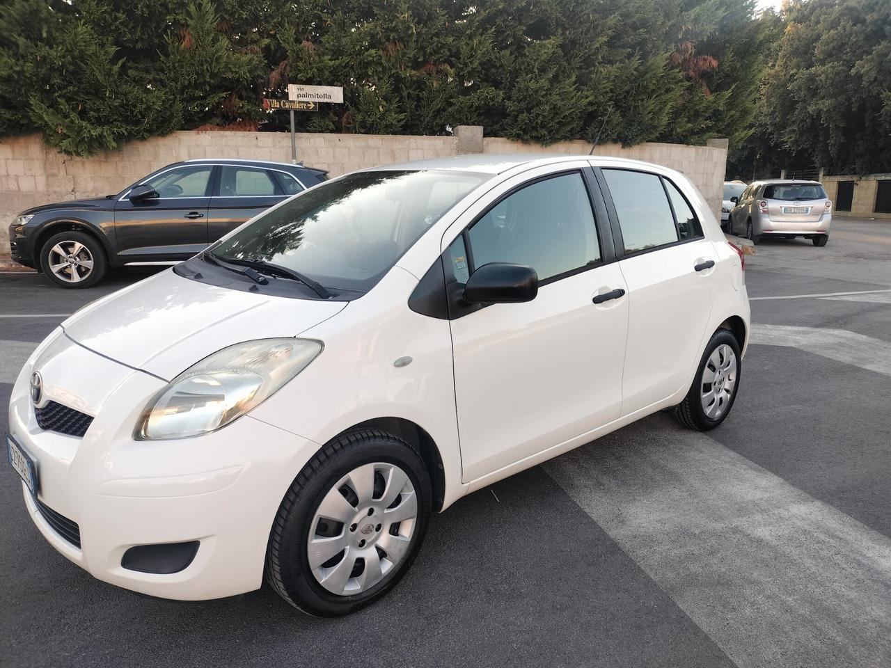 Toyota Yaris 1.0 5 porte Sol