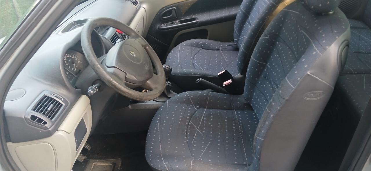 Renault Clio 1.2 cat neopatentati benzina