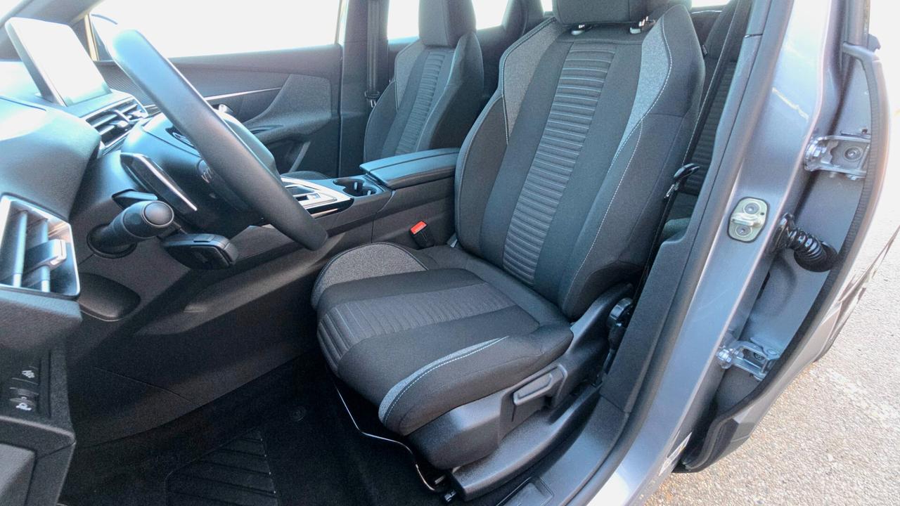 Peugeot 3008 BlueHDi 130 S&S EAT8 Active Pack