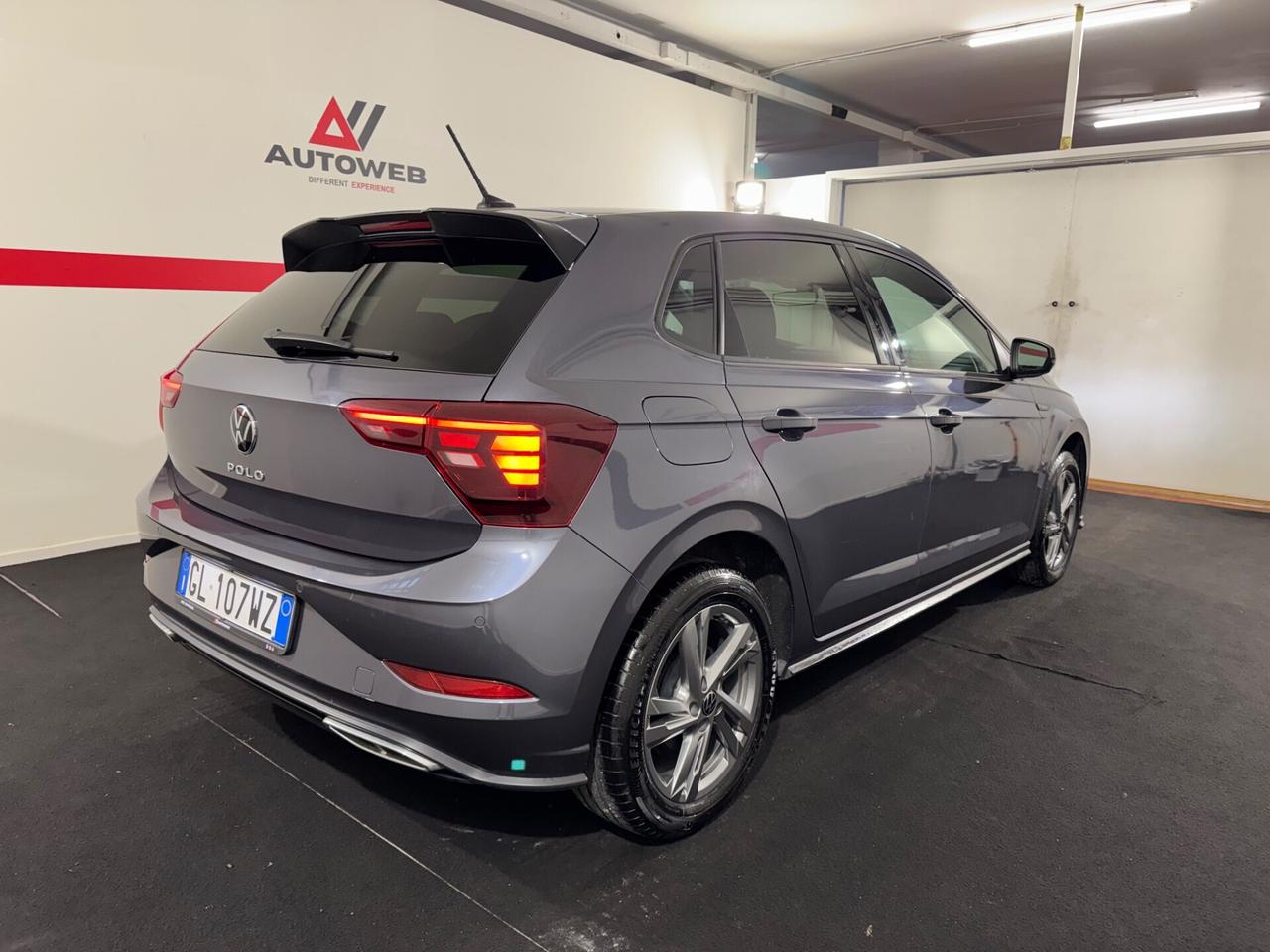 Volkswagen Polo 1.0 TSI DSG R-Line*SOLO 28.000 KM*