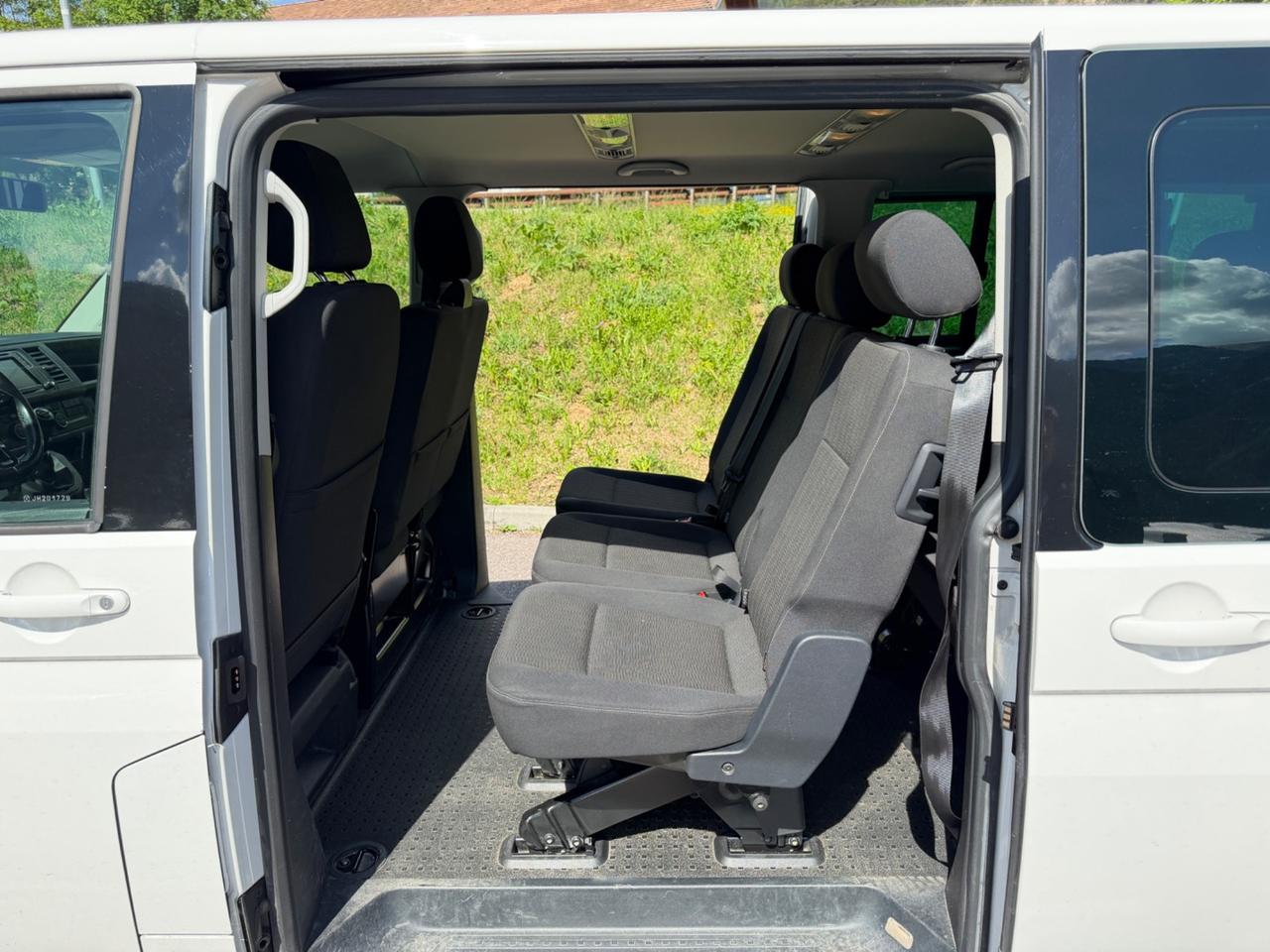 Minibus/ Caravelle 9 posti 4motiin