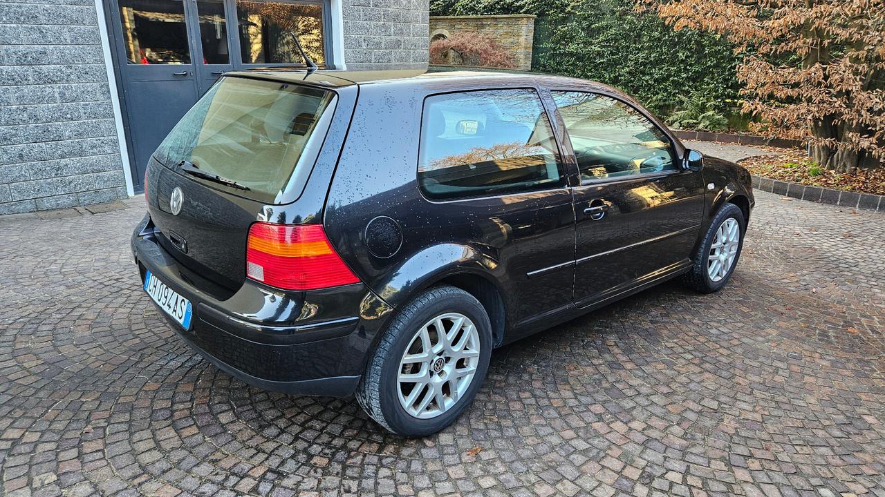 Volkswagen Golf 1.6 16V cat 3p. Highline Plus