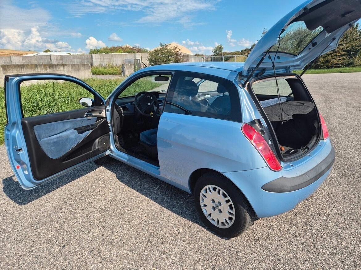Lancia Ypsilon 1.2 Argento ok neopatentato TAGLIANDATA E REVISIONATA