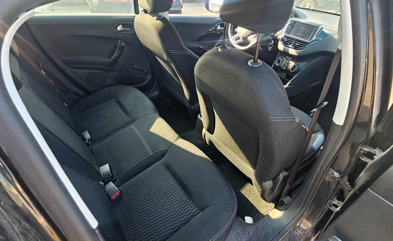 Peugeot 208 PureTech 82 5 porte Allure